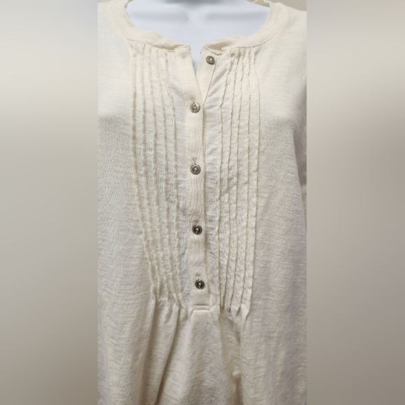 Eddie Bauer Ruffle & Button front shirt, Cream color, size L - Picture 2 of 7